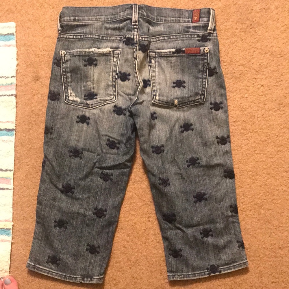 RARE!!! 7 for all mankind Capris- scull/cross bone